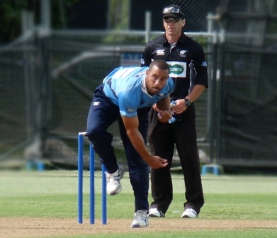 Andre Adams bowling for the Auckland Aces in the One Day Competition